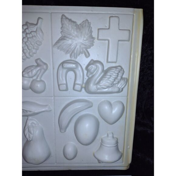 Vintage Lot Wilton White Plastic Sugar Candy Molds Decorations Holiday Uncut - Picture 3 of 9